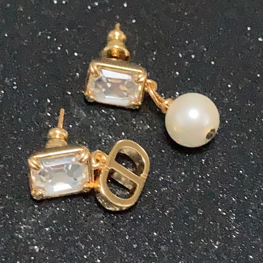 Dior Tirbal pearl Earrings